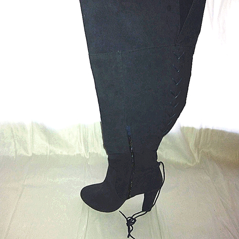 Shoe Dazzle Thigh high heeled boots